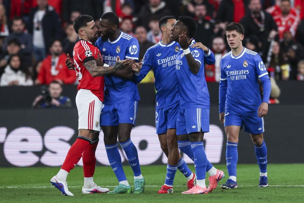 Provokacija Otamendija ostala u senci - udario Vinisijusa Žunira u najbolniju tačku (Video)