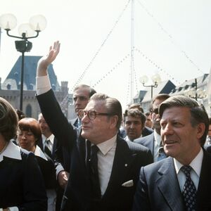 NAŠLI GA NA LEĐIMA, BEZ PANTALONA! Umro u krevetu 50 godina mlađe ljubavnice,SKANDALOZNA SMRT MOĆNIKA KOG SVI ZNATE