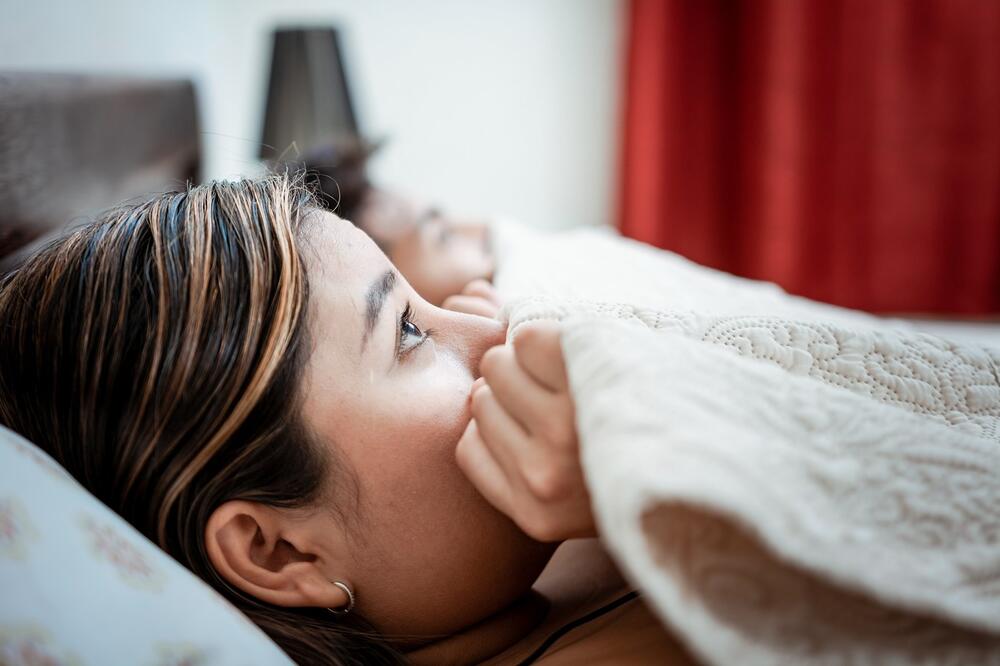 KOMŠIJE IZNAD NAS IMAJU ODNOSE BEZ PRESTANKA, ALI NON STOP! Zvukovi su da se KRSTIŠ, ovako ih OPISUJU stanari!