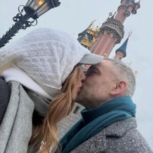 ČOVEK IZ SENKE JE BITAN ČLAN PORODICE MITROVIĆ! Javno osvanule njegove slike - a tek s kim se LJUBI