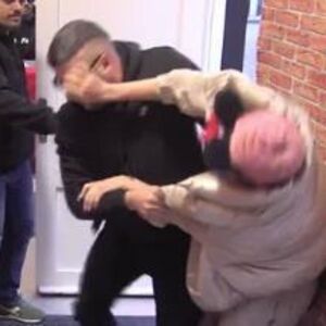 ŽESTOKA MAKLJAŽA U PROGRAMU UŽIVO! Vukao ga po podu poput KERA, javnost gledala u neverici