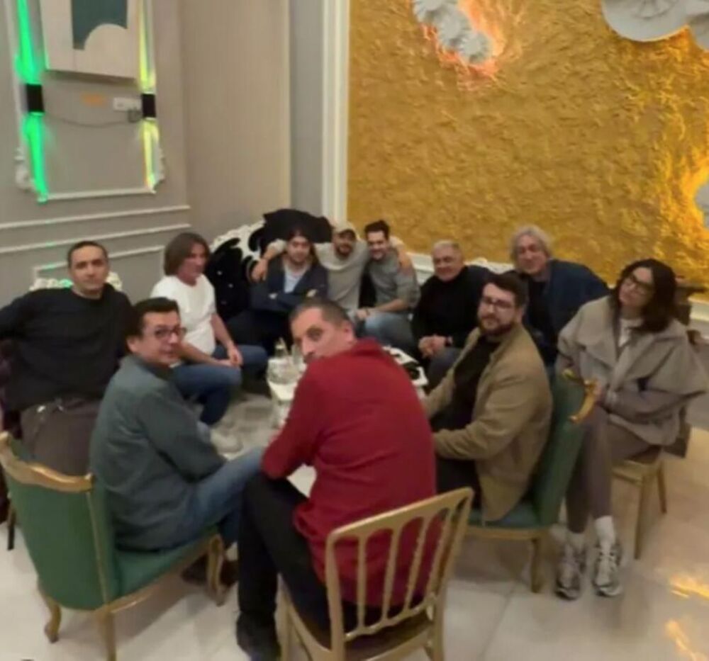 Željko sa novim zaposlenima u Odeonu