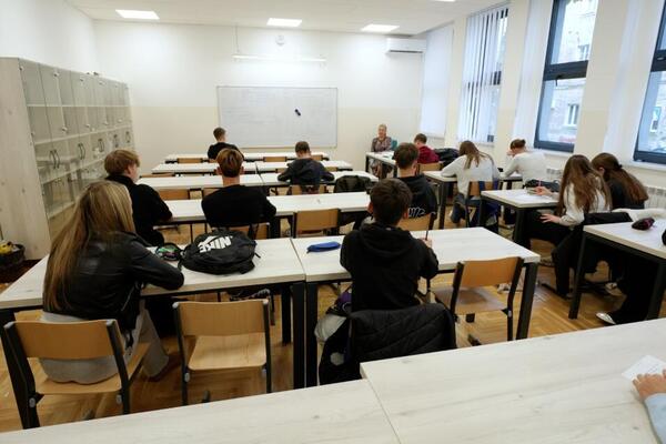 Pripreme za malu maturu su uveliko počele: Evo koliko koštaju privatni časovi, roditelji se hvataju za glavu!