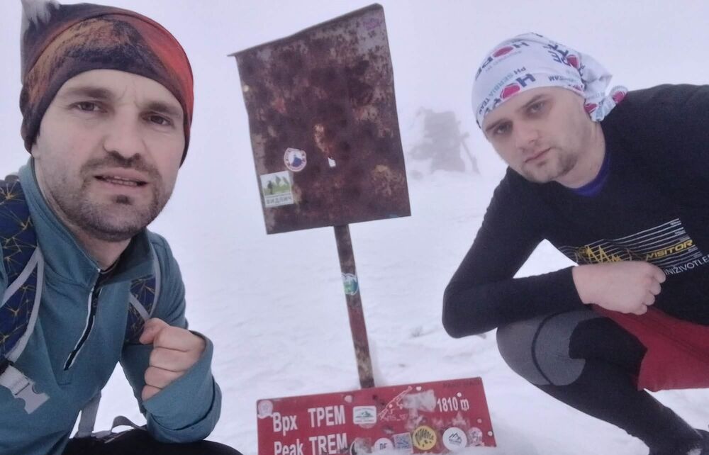 Aleksandar i Ivan osvojili najviši vrh Suve planine 