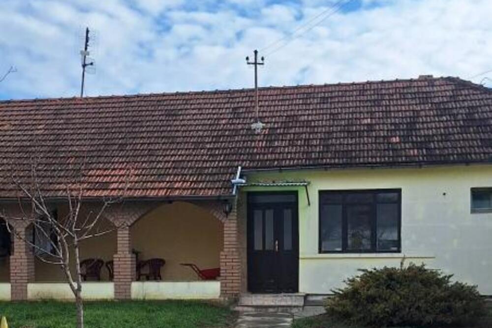 Lepa kuća se prodaje za jako male pare na ovoj lokaciji: Ima i letnju kuhinju i pomoćne objekte (FOTO)