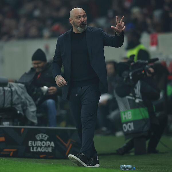 Stankovićev potez u svlačionici oduševio sve: "Skinuo kapu" igračima Zvezde (VIDEO)