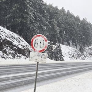 POLEDICA, SNEG I ODRONI ŠIROM SRBIJE: Zabrane za šlepere na više od 15 deonica - u ovim MESTIMA JE VEĆ HAOS