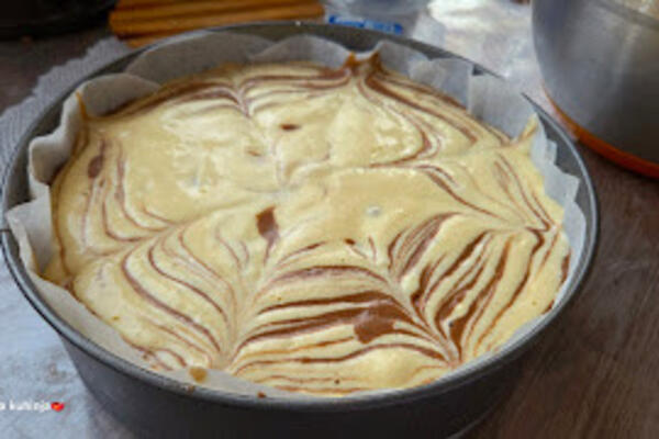 Starinski kolač od kog kreće voda na usta: Sastojke imate kod kuće, sprema se očas posla (RECEPT)