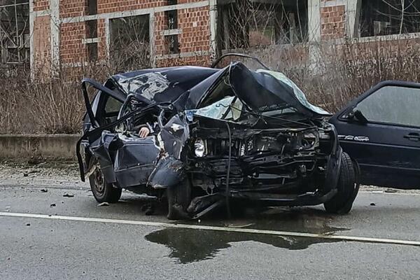 ŽENA POGINULA NA MESTU, VOZAČ AUTOMOBILA POVREĐEN! Potresni detalji NESREĆE kod Prijepolja, vatrogasci SEKLI VOZILO