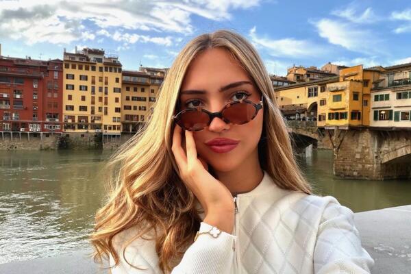 KAKO JE MOGUĆE DA JOŠ NIJE PUNOLETNA? Karleušina ćerka izrasla u ribetinu - serije slika obradovale muški rod