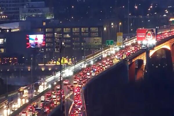 Beograđani, naoružajte se strpljenjem: Petak i kiša napravili haos u gradu, ovde su najveće gužve! (FOTO)