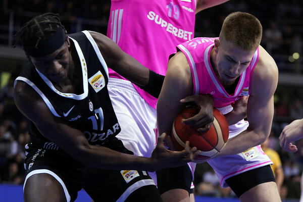 Sudije napustile parket! Prekinuta utakmica Partizana i Mege!