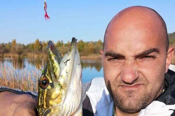 Ovo je ribolovac koji je nestao sa prijateljem kod jezera: Žandarmerija pretražuje teren, porodica u velikom strahu