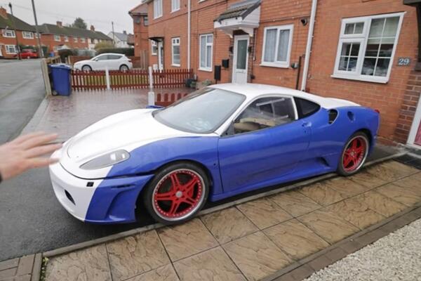 Kupili Ferari iz snova, a onda doživeli šok: Kada su otvorili haubu imali su šta i da vide (VIDEO)