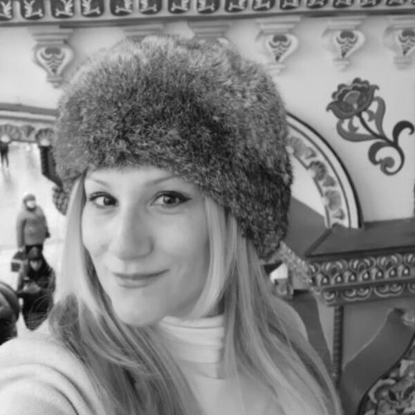 Tuga u Kosovskoj Mitrovici: Potresni oproštaji od omiljene profesorice Ane