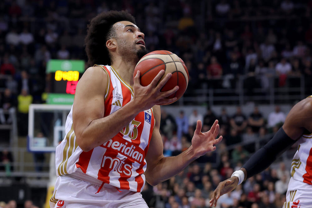 Zvezda ne može da promaši trojku, Mega ubedljivo gubi!