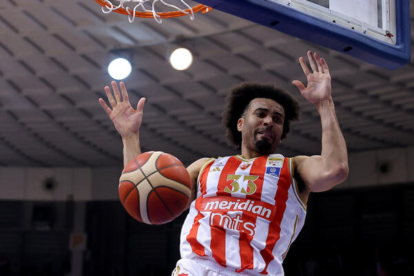 MVP potez Džordana Nvore! Ljubimac navijača poklonio medalju i poslao moćnu poruku (Foto)