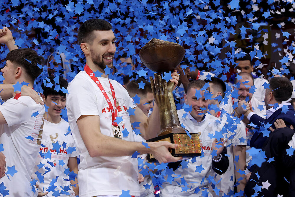 "Ovo je posebno, prvi trofej kao kapiten..." (Video/Foto)