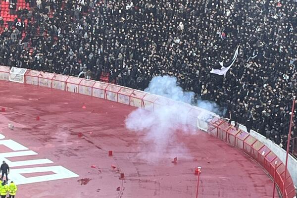 Atmosfera na Marakani: Topovski udari i lomljenje stolica