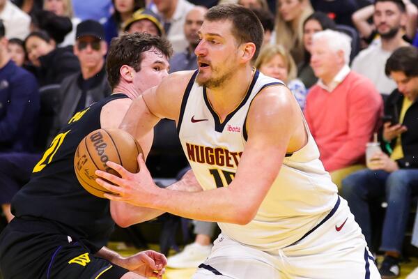 Tripl-dabl Nikole Jokića i raspad Denvera u poslednjoj četvrtini protiv "ratnika" (Video)