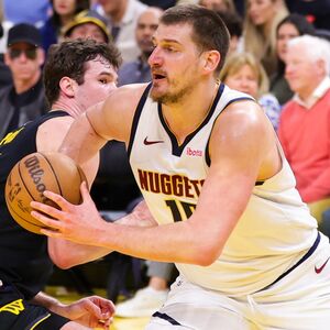 Tripl-dabl Nikole Jokića i raspad Denvera u poslednjoj četvrtini protiv "ratnika" (Video)