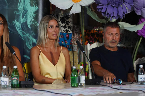 DOK POJEDINI TVRDE DA SE VESNA I ĐOLE RAZVODE, EVO ŠTA IM RADI SIN! Osvanuo ŠOK snimak, javnost u neverici