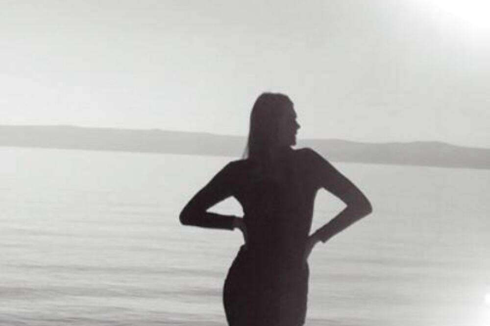 "TRAŽE BANANE SA ODREĐENIM PEGAMA...": Stjuardesa otkrila šta se radi na jahtama bogatih! Da čovek ne poveruje