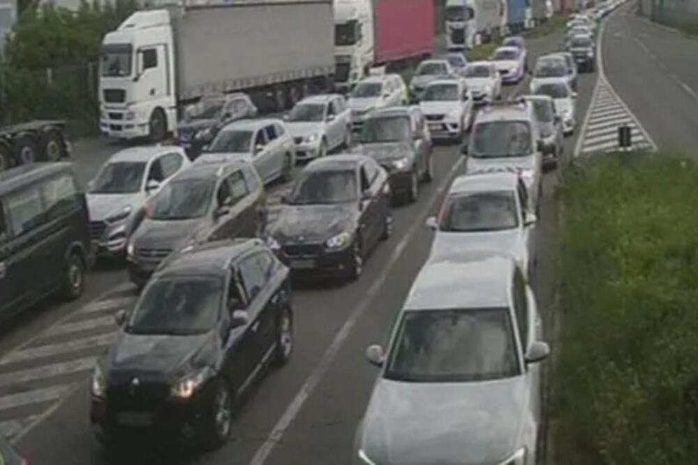 Vozači na ovom prelazu čekaju pet sati! Opšti kolaps na granicama, oglasio se AMSS