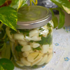 MARINIRANI BELI LUK KAO NARODNI LEK ZA ŽLEZDE I PRITISAK: Bakin recept za salatu koja čuva zdravlje