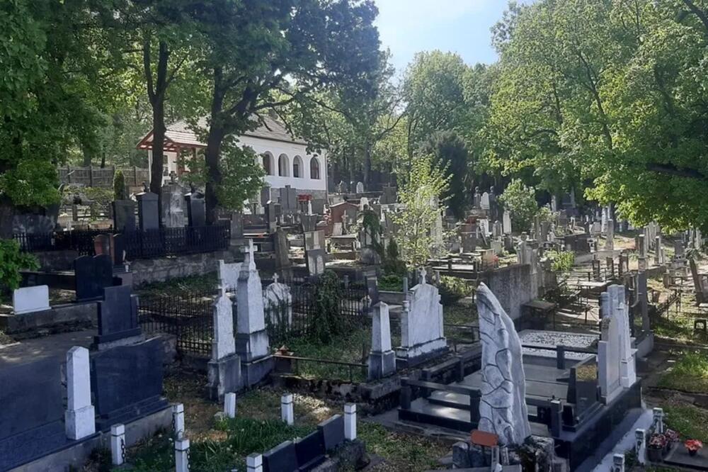 U totalnom mraku upadaju na groblje, za sobom ostavljaju horor! Otkriveno ko uznemirava upokojene Ivanjičane