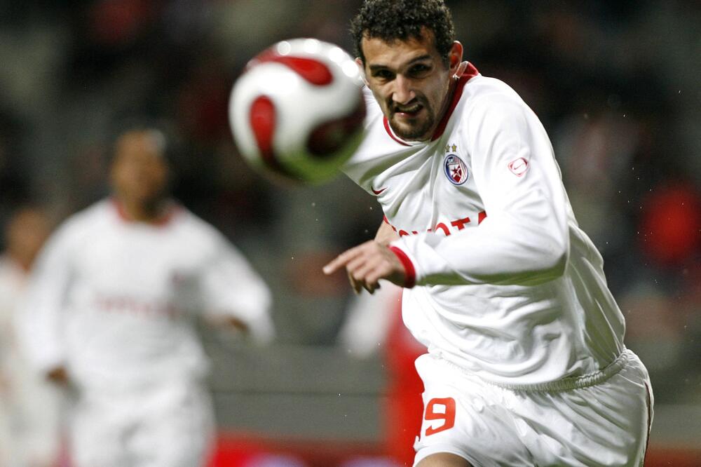 On je bio promašaj Crvene zvezde, a sad rešeta u 41. godini: U Beogradu ga nisu cenili, a sada je prvi strelac lige