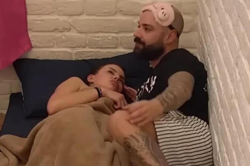 BLAM TOKOM PROSIDBE NA PINKU! Šetao u GAĆAMA pored druge, pa PAO NA KOLENA- usledio ŠOK ODGOVOR