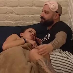 BLAM TOKOM PROSIDBE NA PINKU! Šetao u GAĆAMA pored druge, pa PAO NA KOLENA- usledio ŠOK ODGOVOR