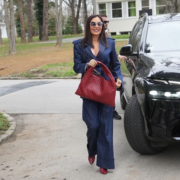 NIJE ŠTEDALA NI DINARA! Modno izdanje "SRPSKE MAJKE" o kom bruji nacija - samo jedan detalj košta kao polovan auto