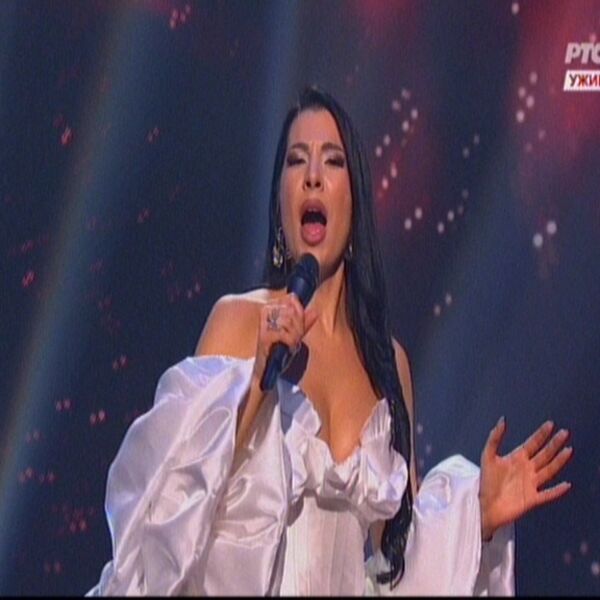 OPERSKA PEVAČICA BACILA SENKU NA TAKMIČARKE: Svi gledali u Sofijin provokativni dekolte!