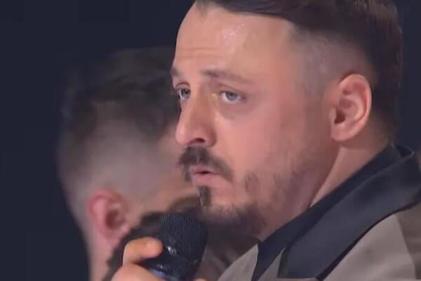 EVO KAKO SADA IZGLEDA KIDNAPOVANI PEVAČ! Njegove OTMIČARE traži policija, a sinoć se pojavio NA OVOM MESTU