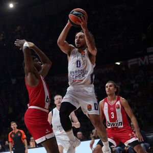 Šejn Larkin posle osam godina napustio Anadolu Efes (Video)