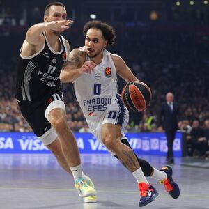 Izliv besa Šejna Larkina pred Crvenu zvezdu! (Foto)