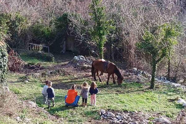 Meštani Svrčuge krenuli renoom za Pariz po ovu stvar! O ovom selu bruji Balkan, nemaju uličnu rasvetu, ali zato..