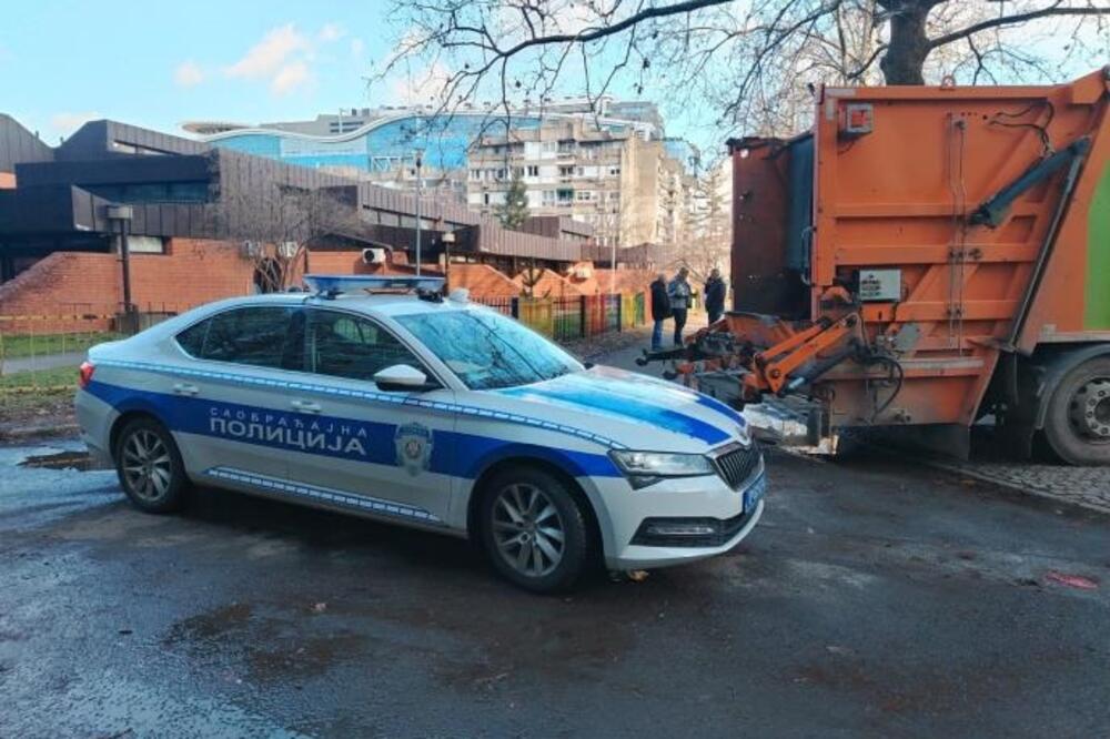 GRAĐANI BESNI ZBOG SMRTI ŽENE NA NOVOM BEOGRADU KOJU JE UDARIO KAMION: Vozači koriste park kao prečicu!