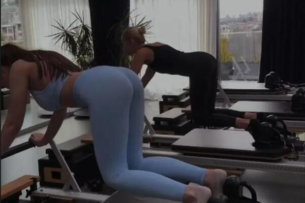 ČIJA GUZA JE BOLJA MAMINA ILI ĆERKINA? Navukle HELANKE, pa se utrkivale u ISTEZANJU - muškarci na izdisaju