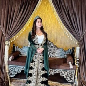 I SULEJMAN VELIČANSTVENI BI ODLEPIO DA JE VIDEO VU LEPU SRPKINJU! Kao Hurem prošetala Istambulom, snimak svi dele