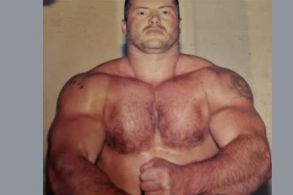 MIŠIĆAVI ZVEZDARAC VOLEO NARODNU POSLANICU KOJA SAD PRODAJE INTIMU! Ima PUN DOSIJE, a još je i Veljin i Šljukin KUM