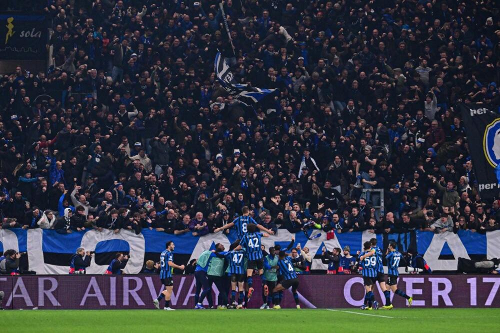 Slavlje Marija Pašalića sa saigračima pred navijačima na utakmici Atalante i Borusije Dortmund