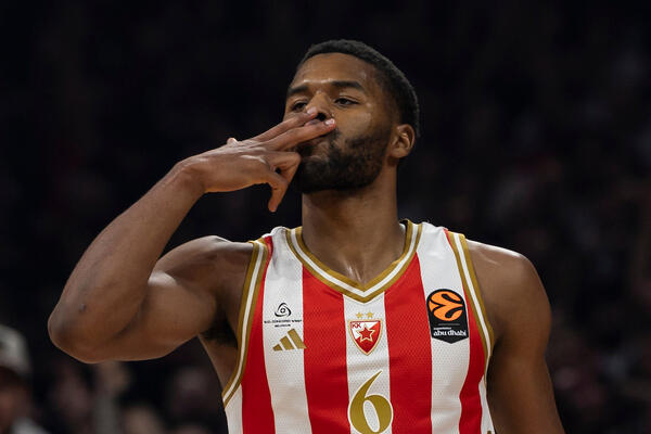 Kraljevstvo Džereda Batlera! Crvena zvezda razbila kletvu Kupa i srušila Anadolu Efes (Video/Foto galerija)