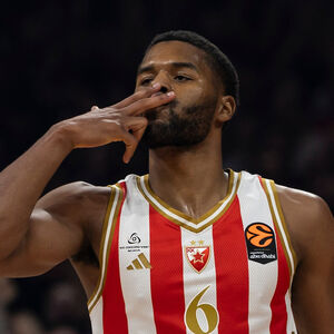 Kraljevstvo Džereda Batlera! Crvena zvezda razbila kletvu Kupa i srušila Anadolu Efes (Foto)