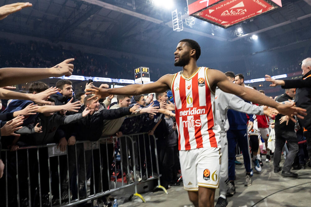 Džered Batler posle utakmice Crvene zvezde i Anadolu Efesa u sezoni 2025/26 Evrolige