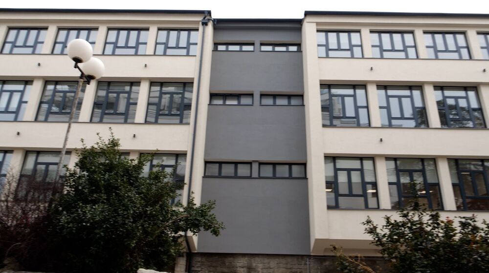 Termička izolacija fasadnih zidova je urađena na Gimnaziji u Mladenovcu