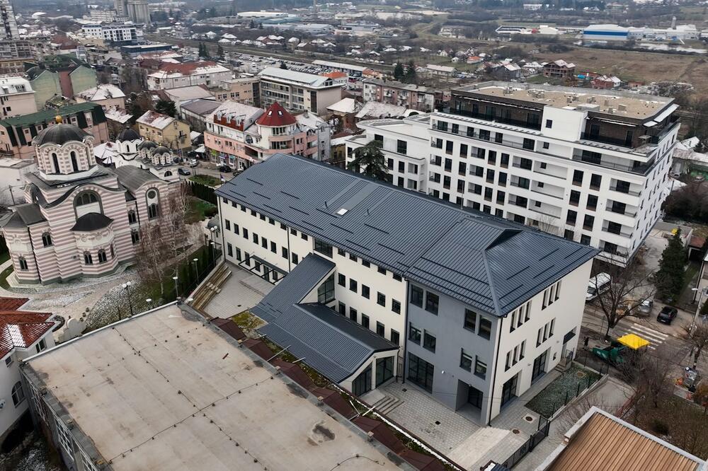 GIMNAZIJA U MLADENOVCU: Kompletno obnovljena škola