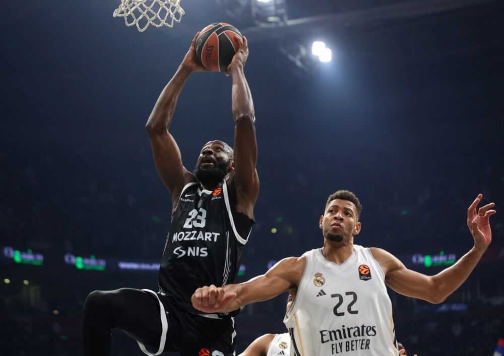 Tonje Džekiri na meču protiv Real Madrida